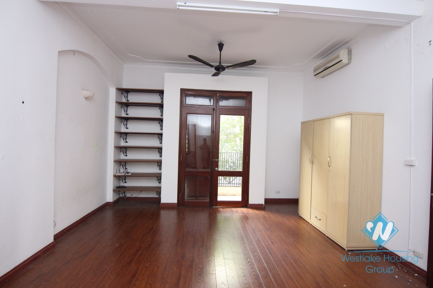 House with lake view balcony and patio for rent in Tay Ho