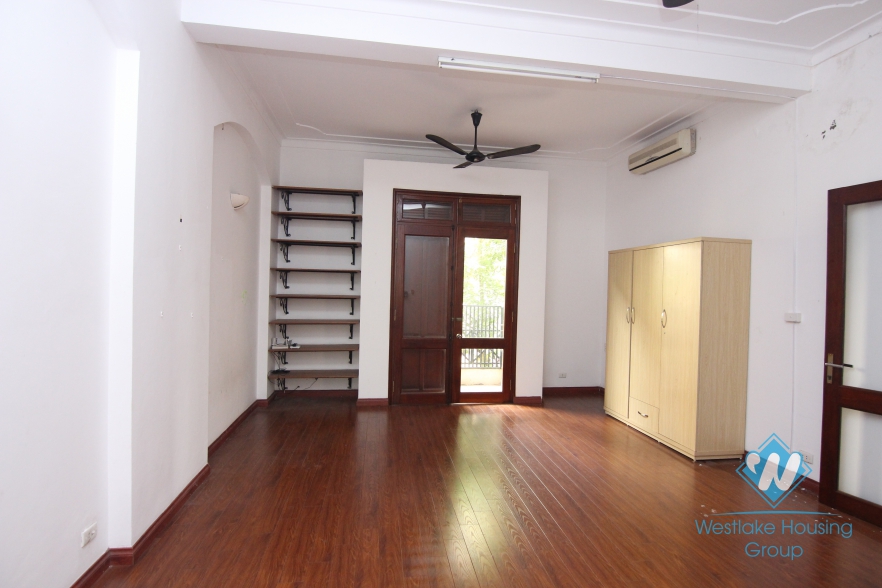 House with lake view balcony and patio for rent in Tay Ho