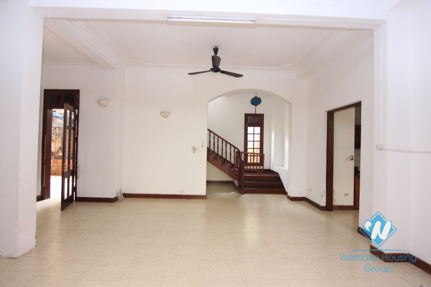 House with lake view balcony and patio for rent in Tay Ho