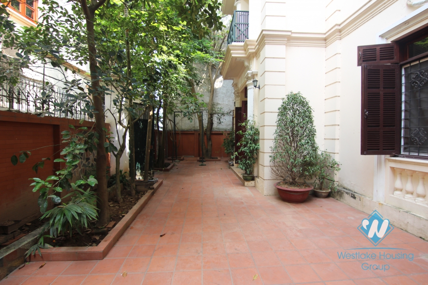 House with lake view balcony and patio for rent in Tay Ho