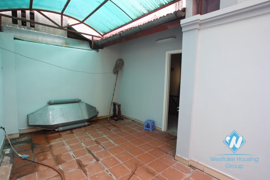  3 bedroom house for rent on Dang Thai Mai Street, Tay Ho, Ha Noi - unfurnished