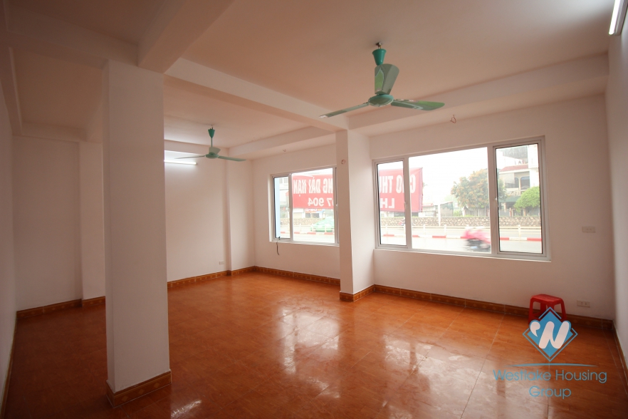 Office for lease in Au Co, Tay Ho, Ha Noi