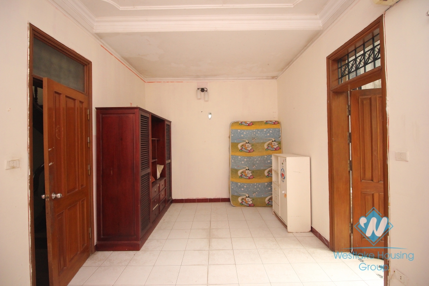 Unfirnished house with cheap price for rent in Tay Ho, Hanoi