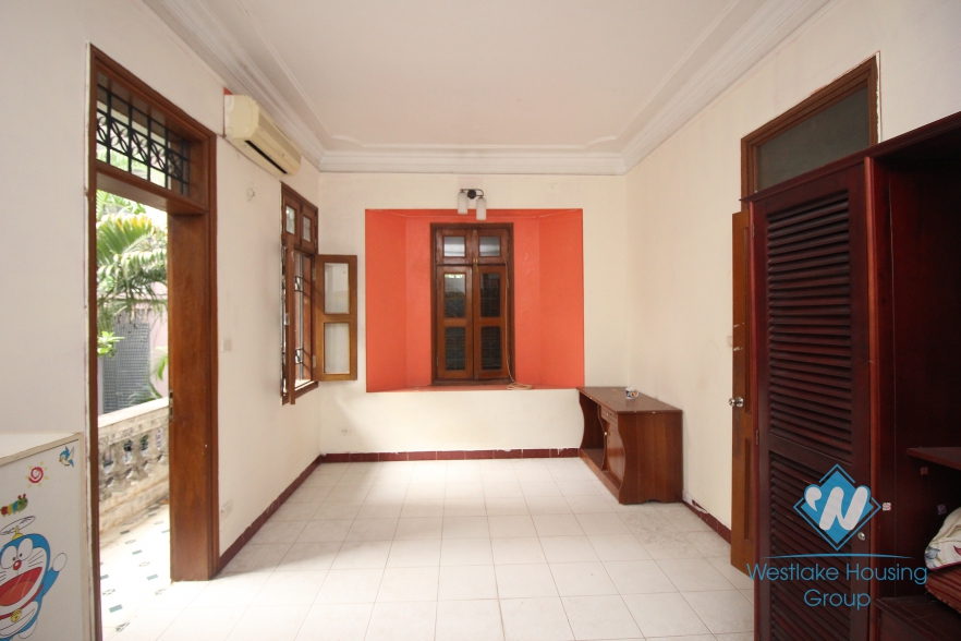 Unfirnished house with cheap price for rent in Tay Ho, Hanoi