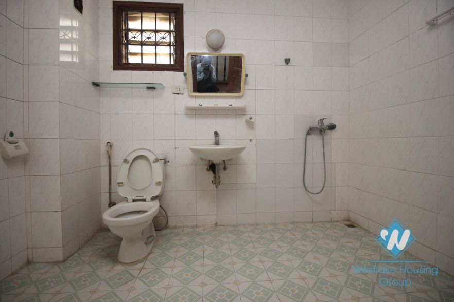 Unfirnished house with cheap price for rent in Tay Ho, Hanoi