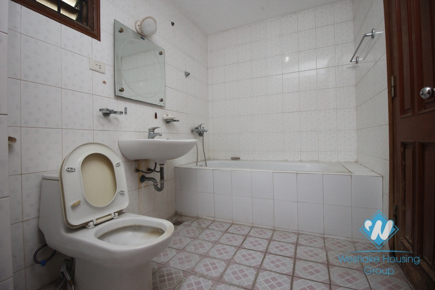 Unfirnished house with cheap price for rent in Tay Ho, Hanoi