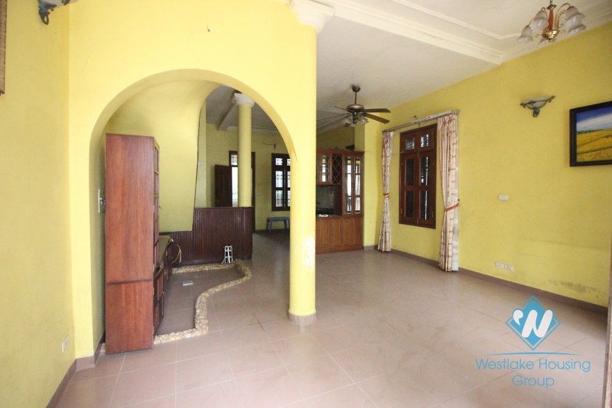 Unfirnished house with cheap price for rent in Tay Ho, Hanoi