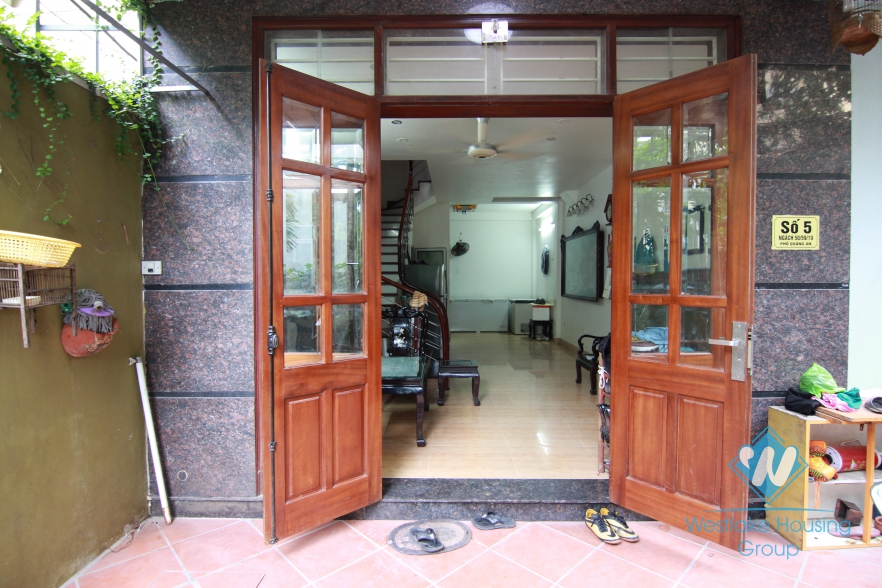 Very nice and quiet house for rent in Dang Thai Mai st