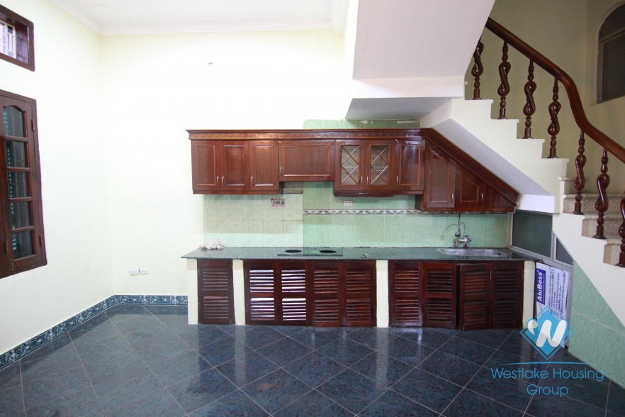 Unfurnished house for rent in Au Co street, Tay Ho district, Ha Noi