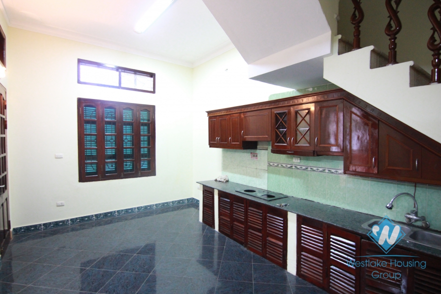 Unfurnished house for rent in Au Co street, Tay Ho district, Ha Noi