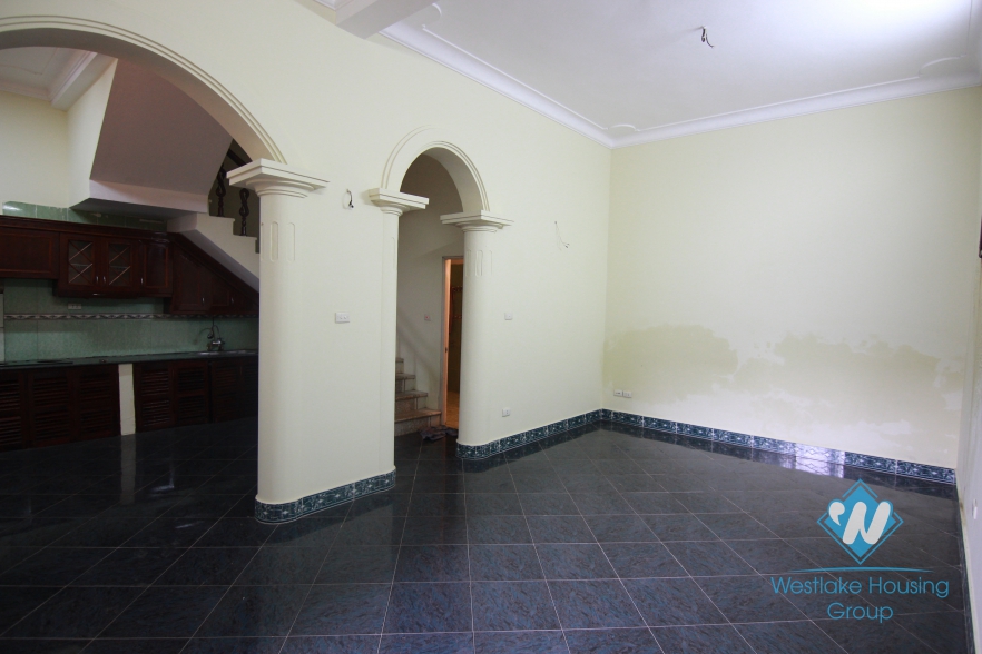 Unfurnished house for rent in Au Co street, Tay Ho district, Ha Noi