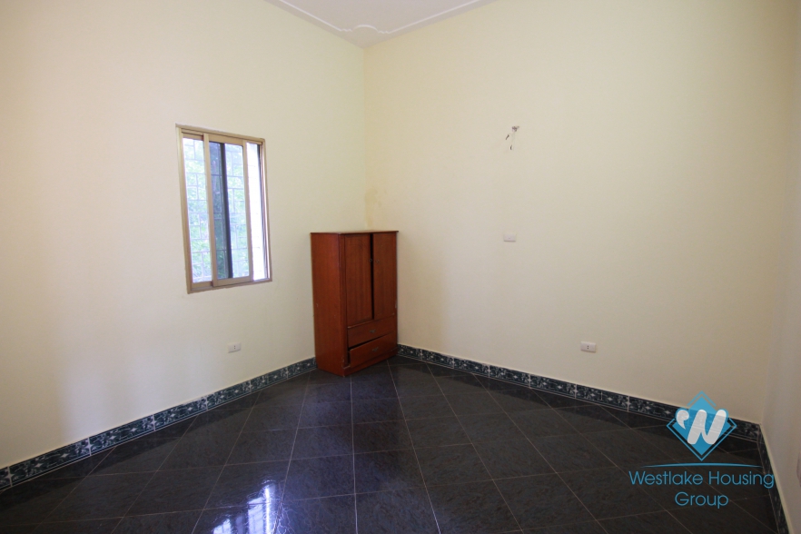 Unfurnished house for rent in Au Co street, Tay Ho district, Ha Noi