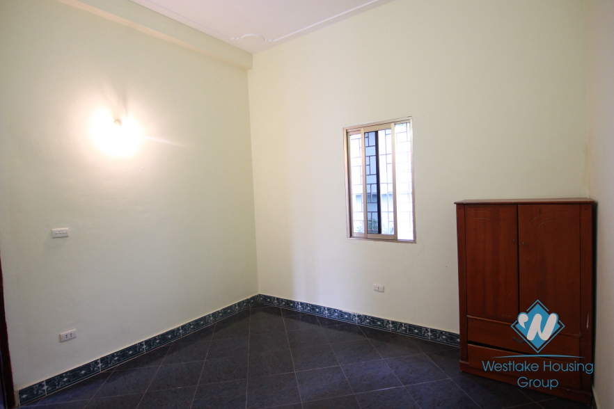 Unfurnished house for rent in Au Co street, Tay Ho district, Ha Noi
