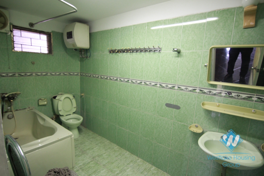 Unfurnished house for rent in Au Co street, Tay Ho district, Ha Noi