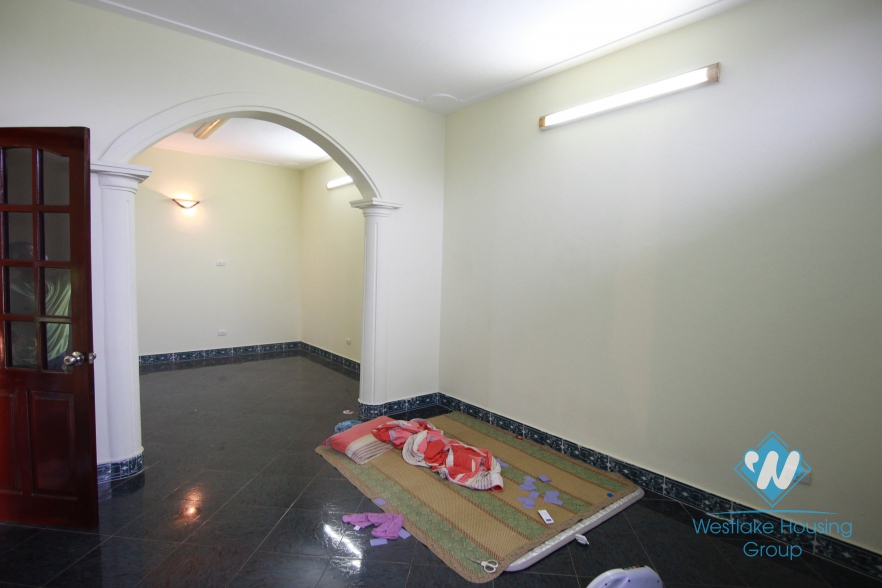 Unfurnished house for rent in Au Co street, Tay Ho district, Ha Noi