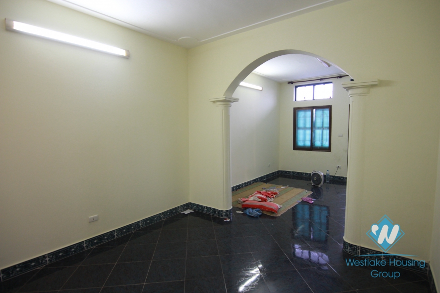 Unfurnished house for rent in Au Co street, Tay Ho district, Ha Noi