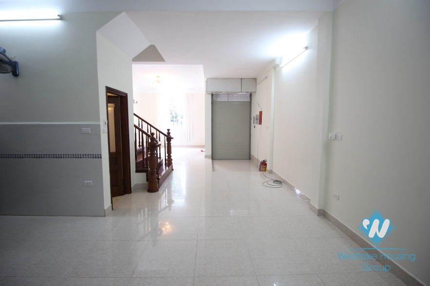 Large house with 5 bedrooms and 5 bathrooms for rent in Tay Ho, Hanoi