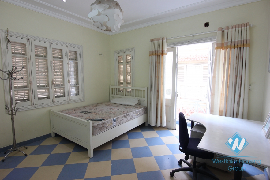 Nice and quiet house with 3 bedrooms for rent in Tay Ho area 