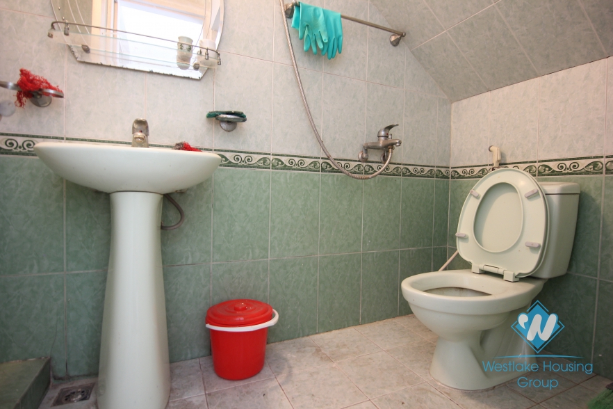 Nice and quiet house with 3 bedrooms for rent in Tay Ho area 