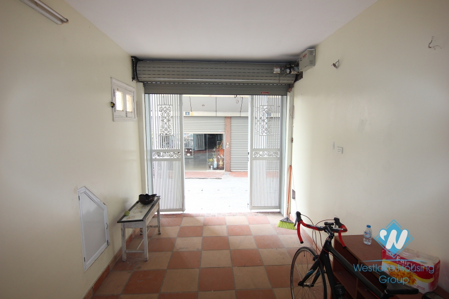 Nice and quiet house with 3 bedrooms for rent in Tay Ho area 