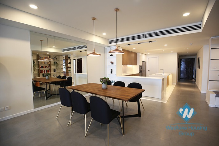 Beautiful and new apartment for rent in Water Mark building