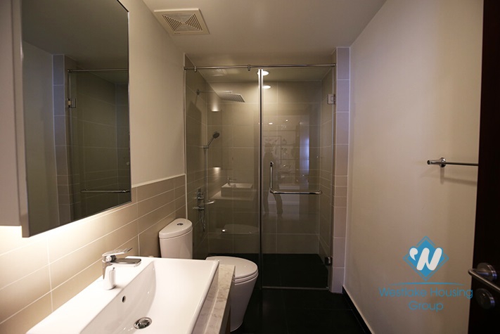 Beautiful and new apartment for rent in Water Mark building