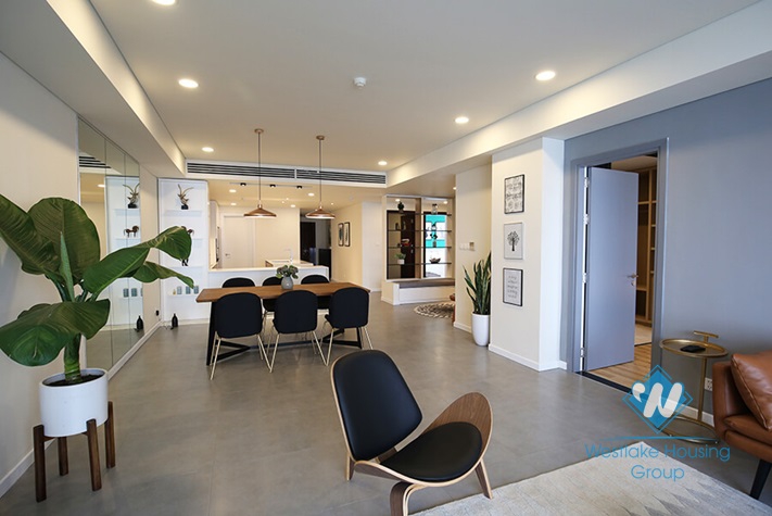 Beautiful and new apartment for rent in Water Mark building