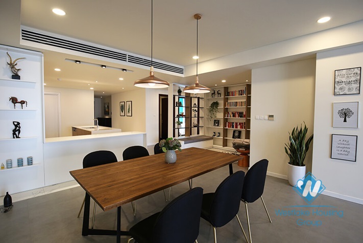 Beautiful and new apartment for rent in Water Mark building