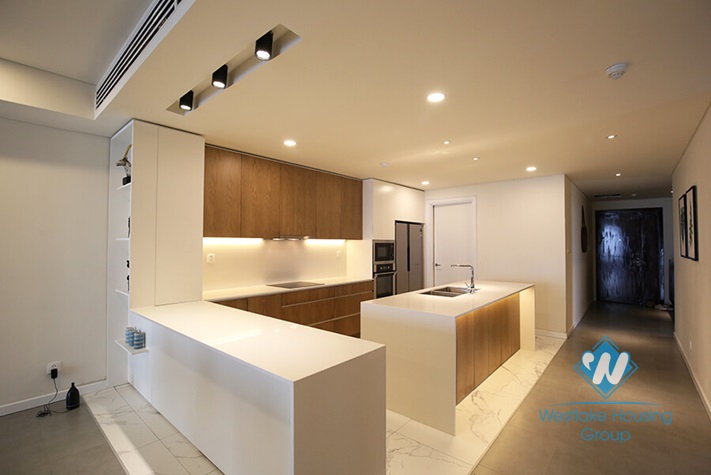 Beautiful and new apartment for rent in Water Mark building