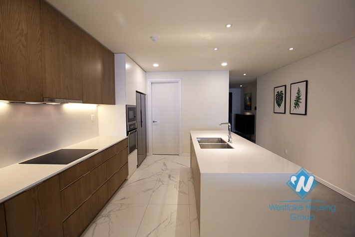 Beautiful and new apartment for rent in Water Mark building