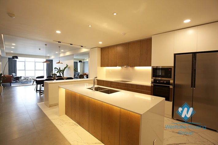 Beautiful and new apartment for rent in Water Mark building