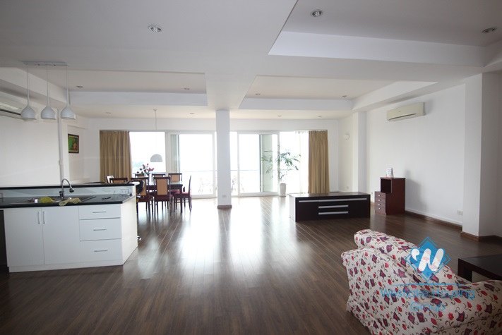 Lake view with big balcony apartment for rent in Xuan Dieu st, tay Ho district 