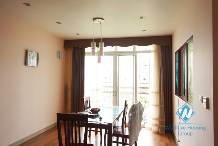 Nice and lake view apartment for rent in Ngoc Khanh Street, Ba Dinh, Hanoi.