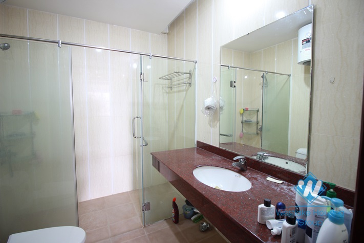 Nice and lake view apartment for rent in Ngoc Khanh Street, Ba Dinh, Hanoi.