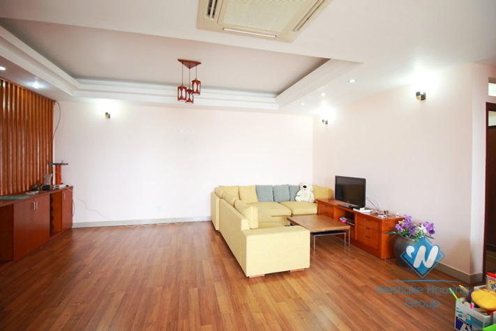 Nice and lake view apartment for rent in Ngoc Khanh Street, Ba Dinh, Hanoi.