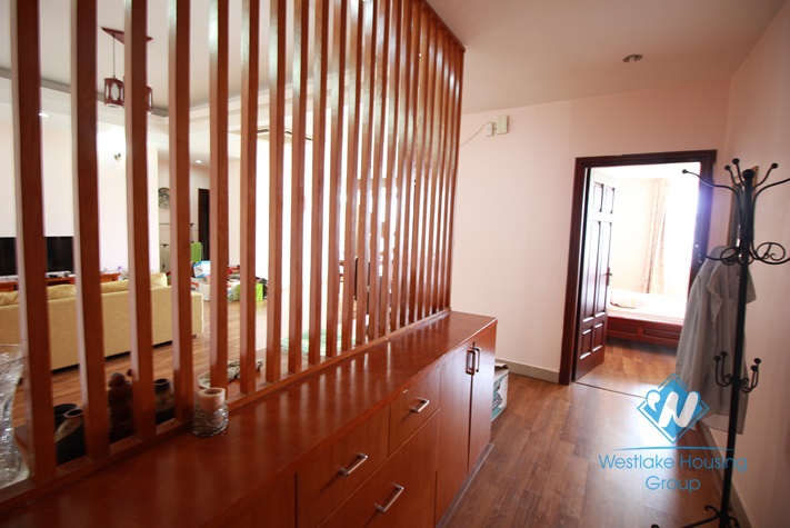 Nice and lake view apartment for rent in Ngoc Khanh Street, Ba Dinh, Hanoi.