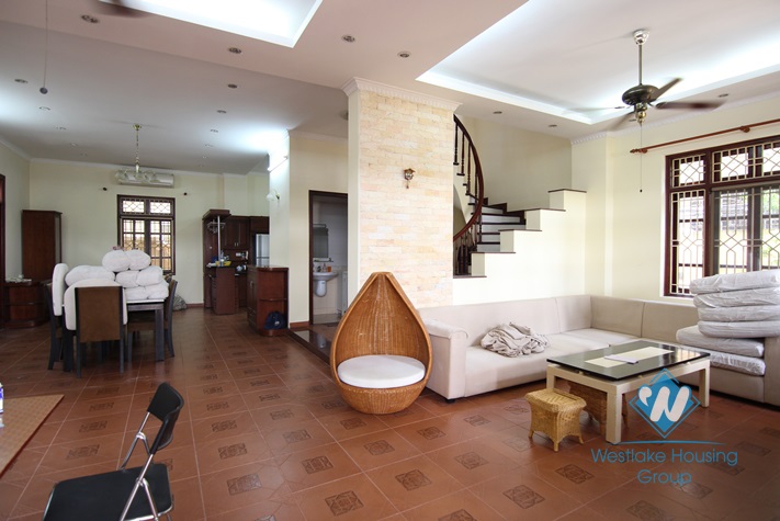 Lovely house with courtyard for rent in Tay Ho