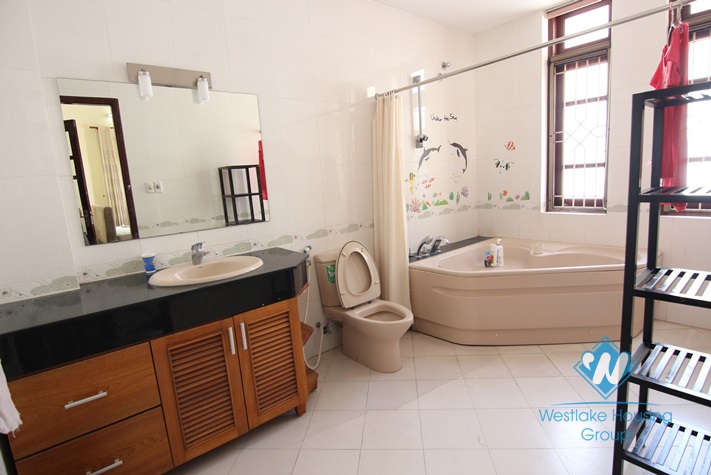 Lovely house with courtyard for rent in Tay Ho