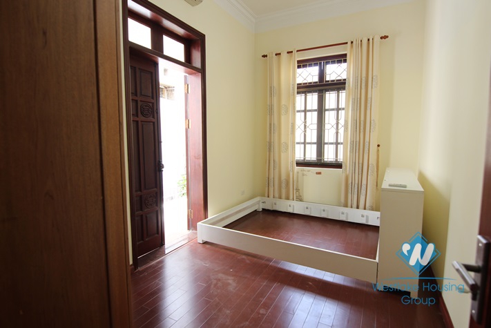 Lovely house with courtyard for rent in Tay Ho