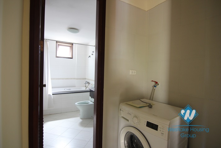 Lovely house with courtyard for rent in Tay Ho