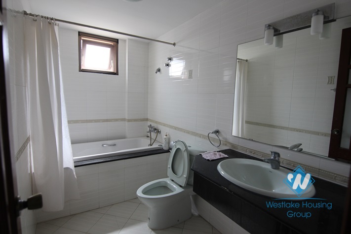 Lovely house with courtyard for rent in Tay Ho