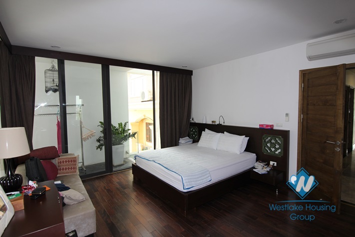 Nice apartment with lake view for rent in Dang Thai Mai st, Tay Ho district