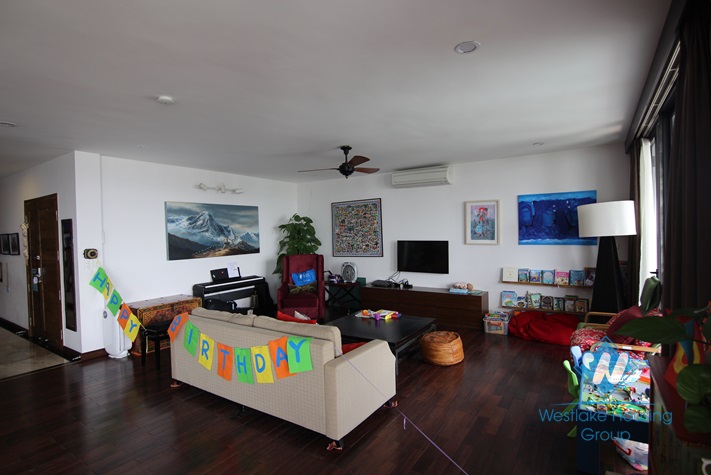 Nice apartment with lake view for rent in Dang Thai Mai st, Tay Ho district