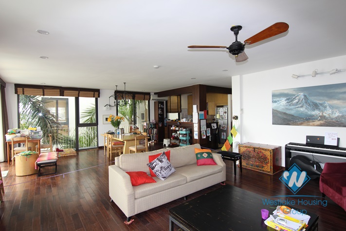 Nice apartment with lake view for rent in Dang Thai Mai st, Tay Ho district