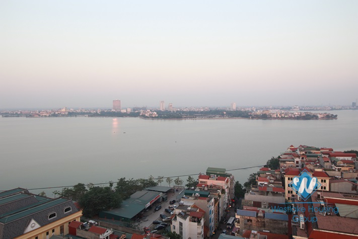 Modern and elegant apartment rental with stunning lakeview in Watermark Lac Long Quan