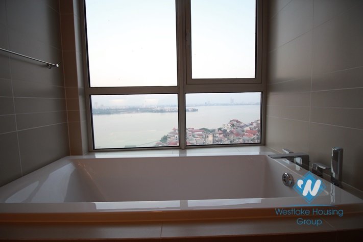 Wonderful lake view apartment for rent in Watermark Lac Long Quan