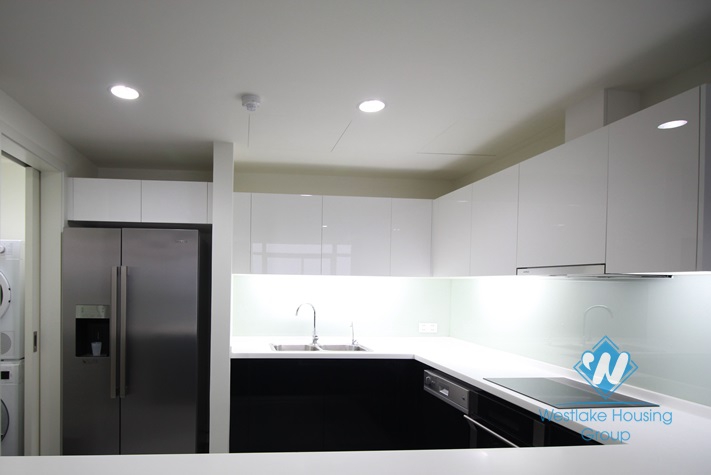 Wonderful lake view apartment for rent in Watermark Lac Long Quan