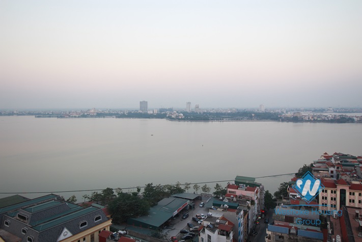 Wonderful lake view apartment for rent in Watermark Lac Long Quan