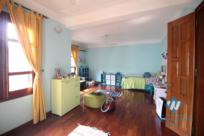 To Ngoc Van 5 bedroom villa with swimming pool for rent