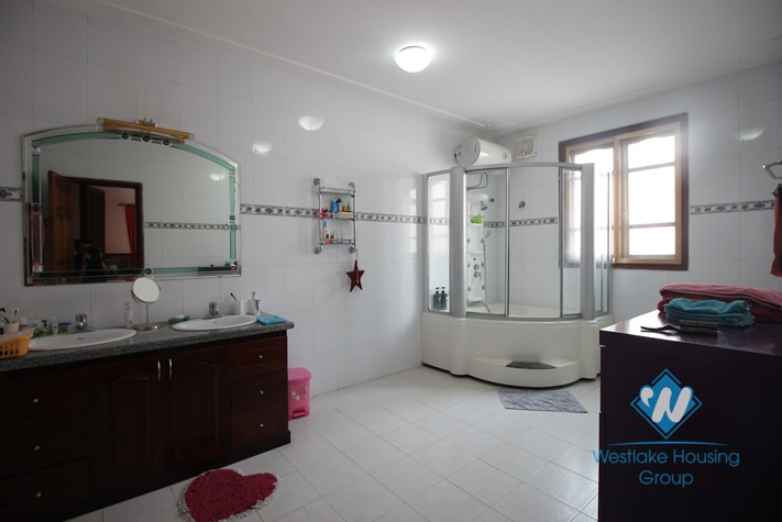 To Ngoc Van 5 bedroom villa with swimming pool for rent